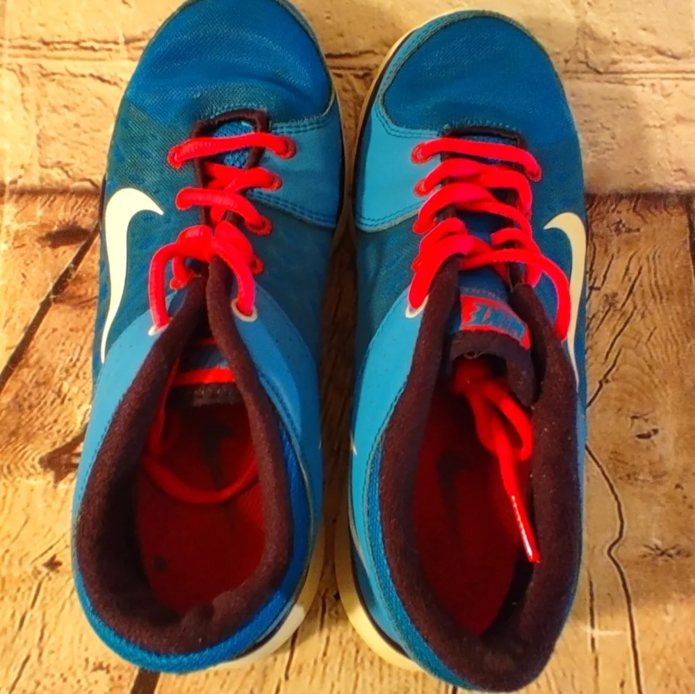 Nike Retro Women's Vintage Training Sneakers Blue Pink Sz 7
